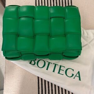 Bottega Veneta Cassette medium padded intrecciato leather shoulder bag